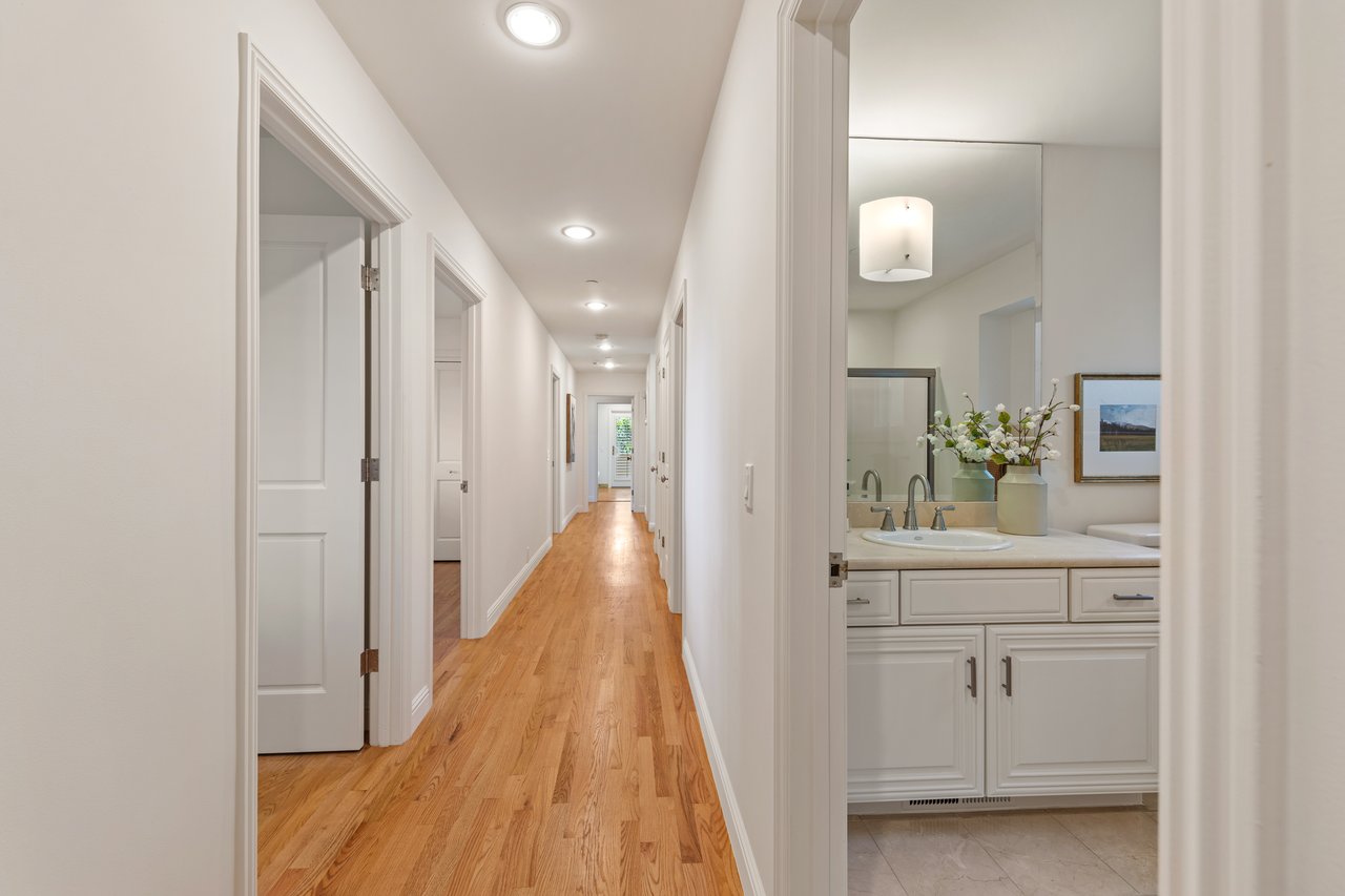 Picturesque and Private View Residence