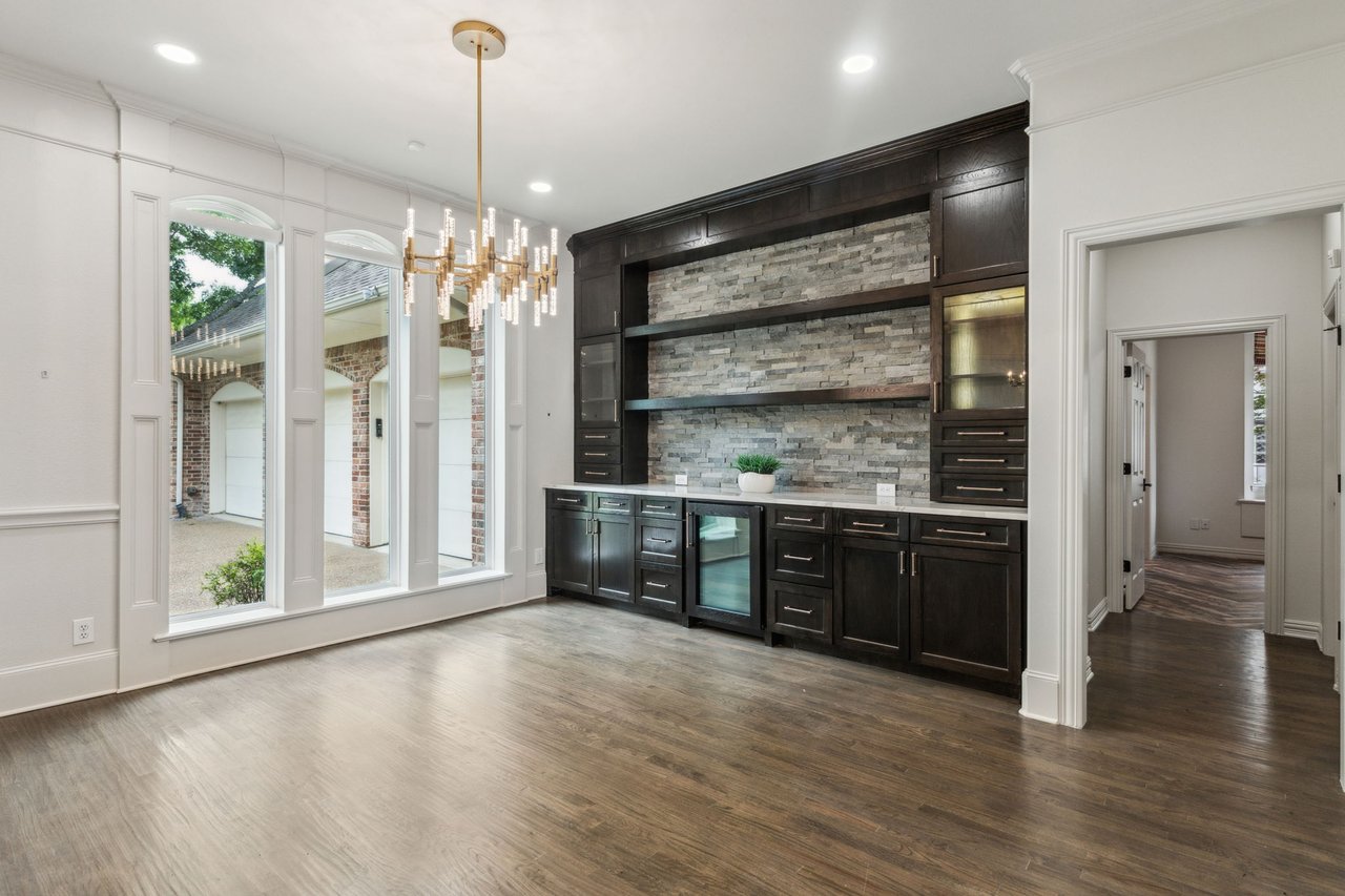Pretty Home on Firewheel Golf Course in Garland Closes