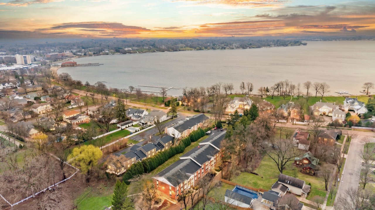 1305 W. Main St. Unit 202 Lake Geneva, WI 53147