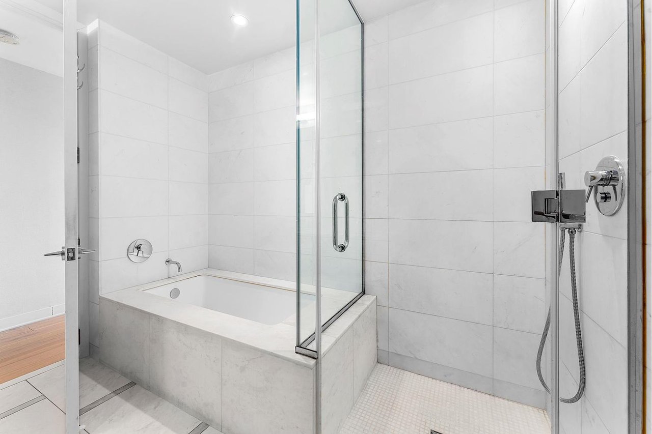 160 East 22nd Street 17A