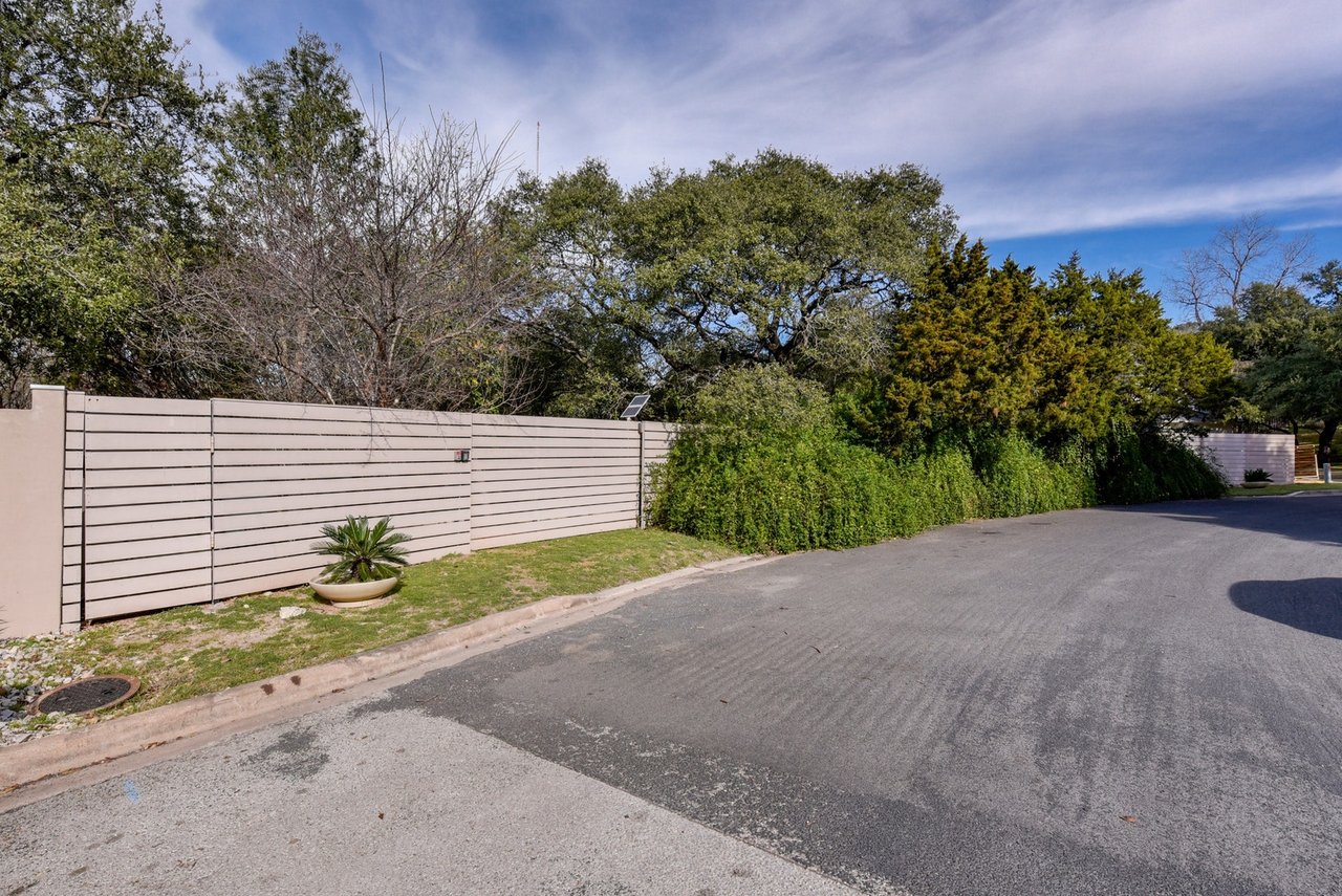 2106 N Oak Canyon