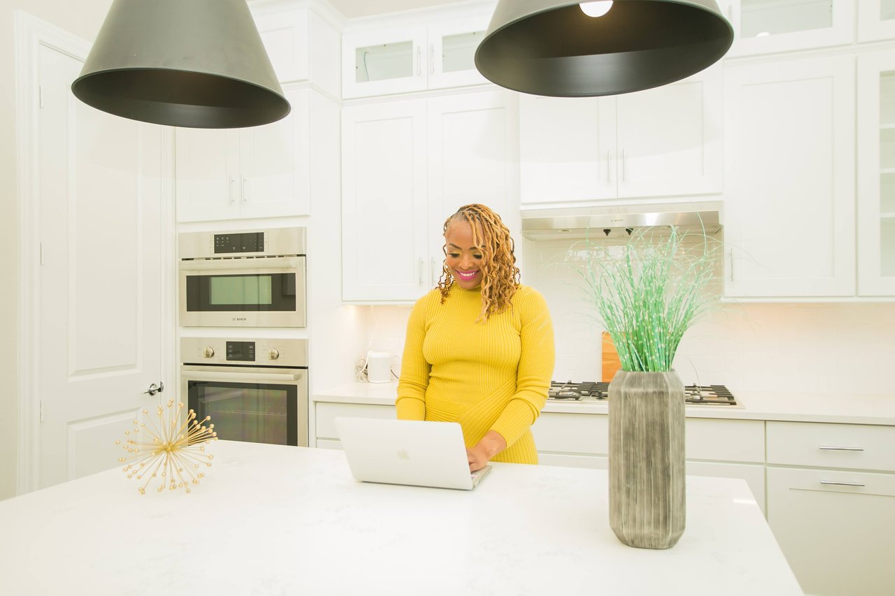 Meet Dee Walton