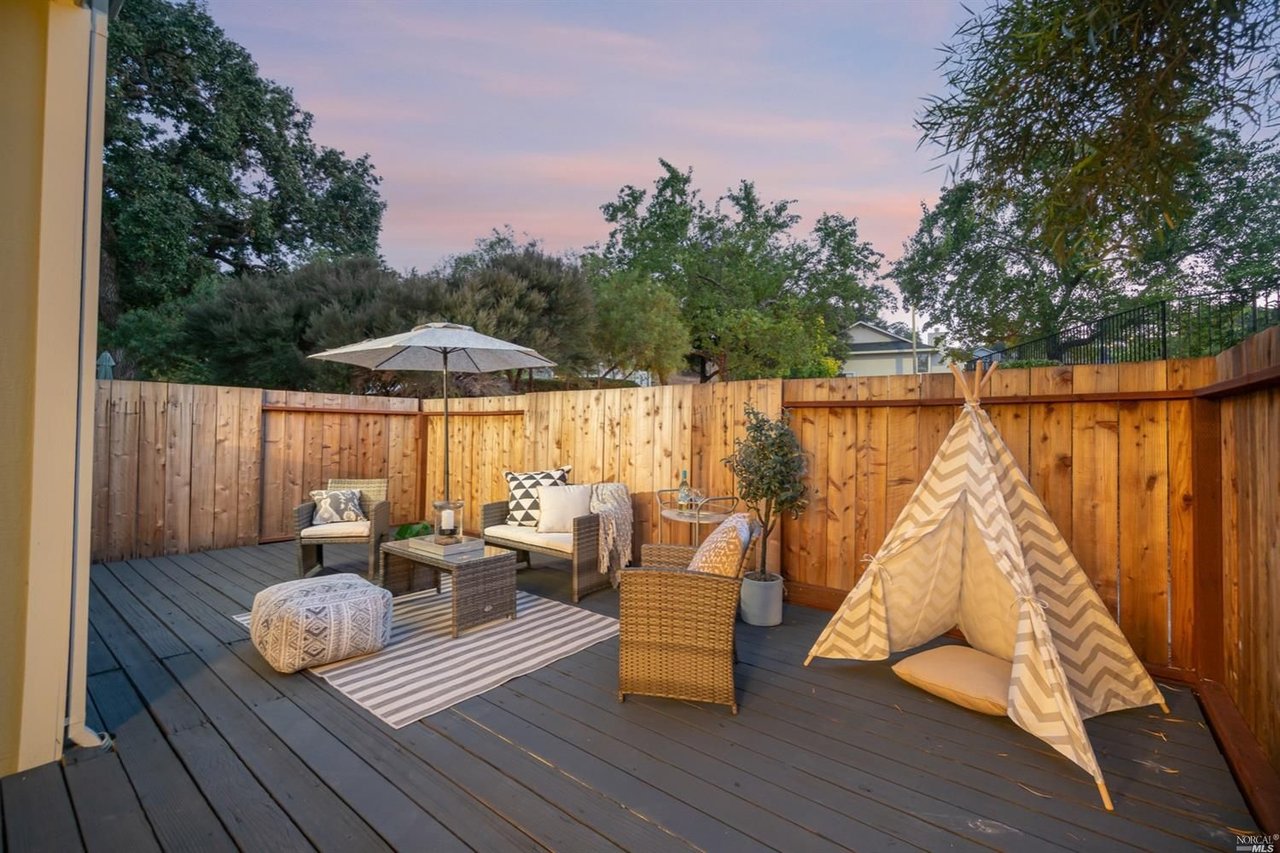 17 Cedarwood Ln