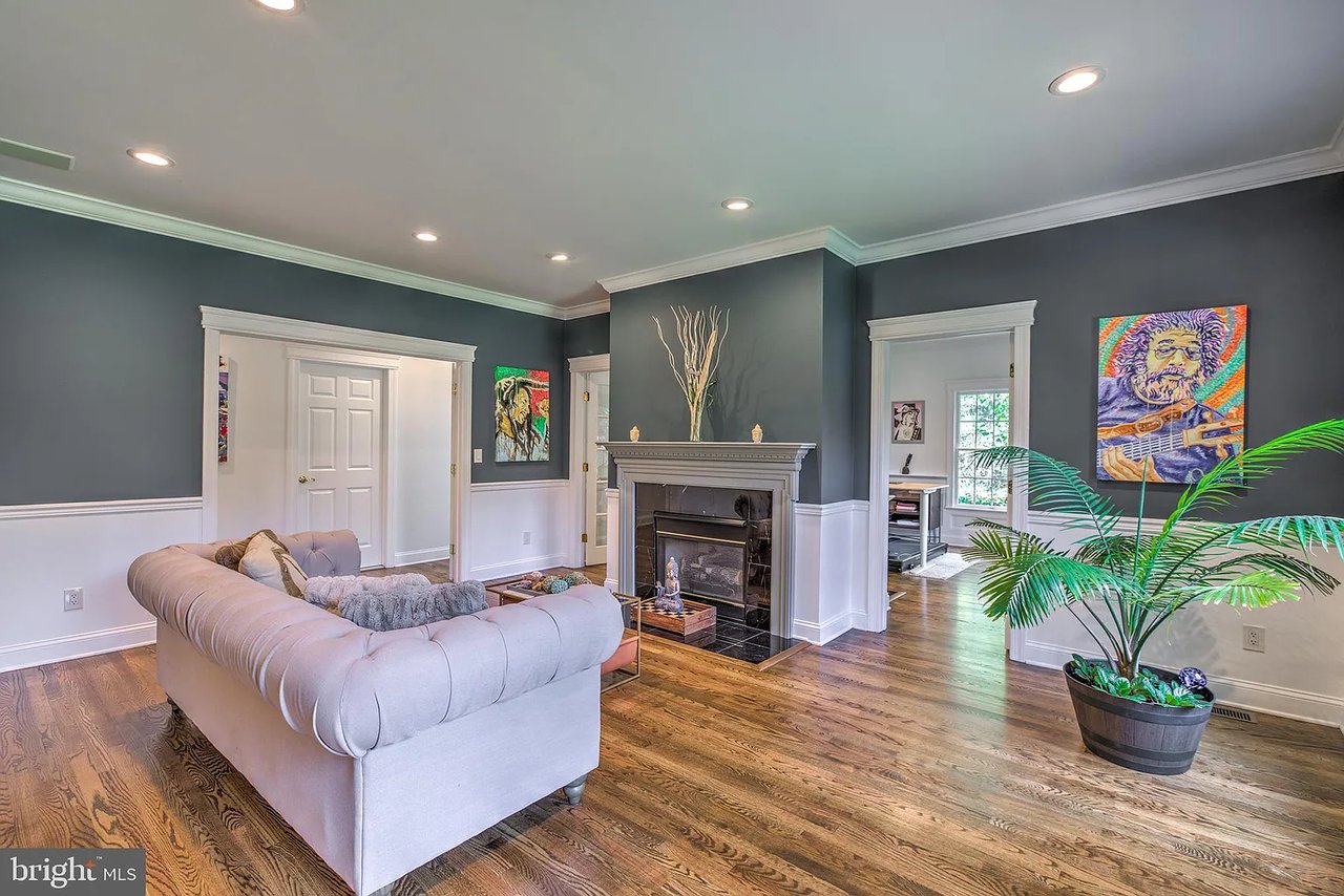 6 Rustic Dr
