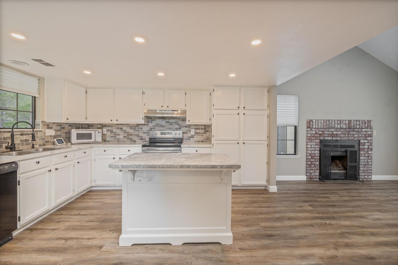 50850 Smoke Tree Trl, 