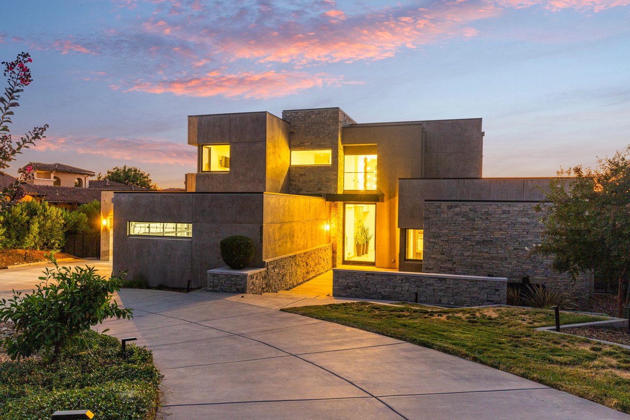 4573 Greenview Drive
