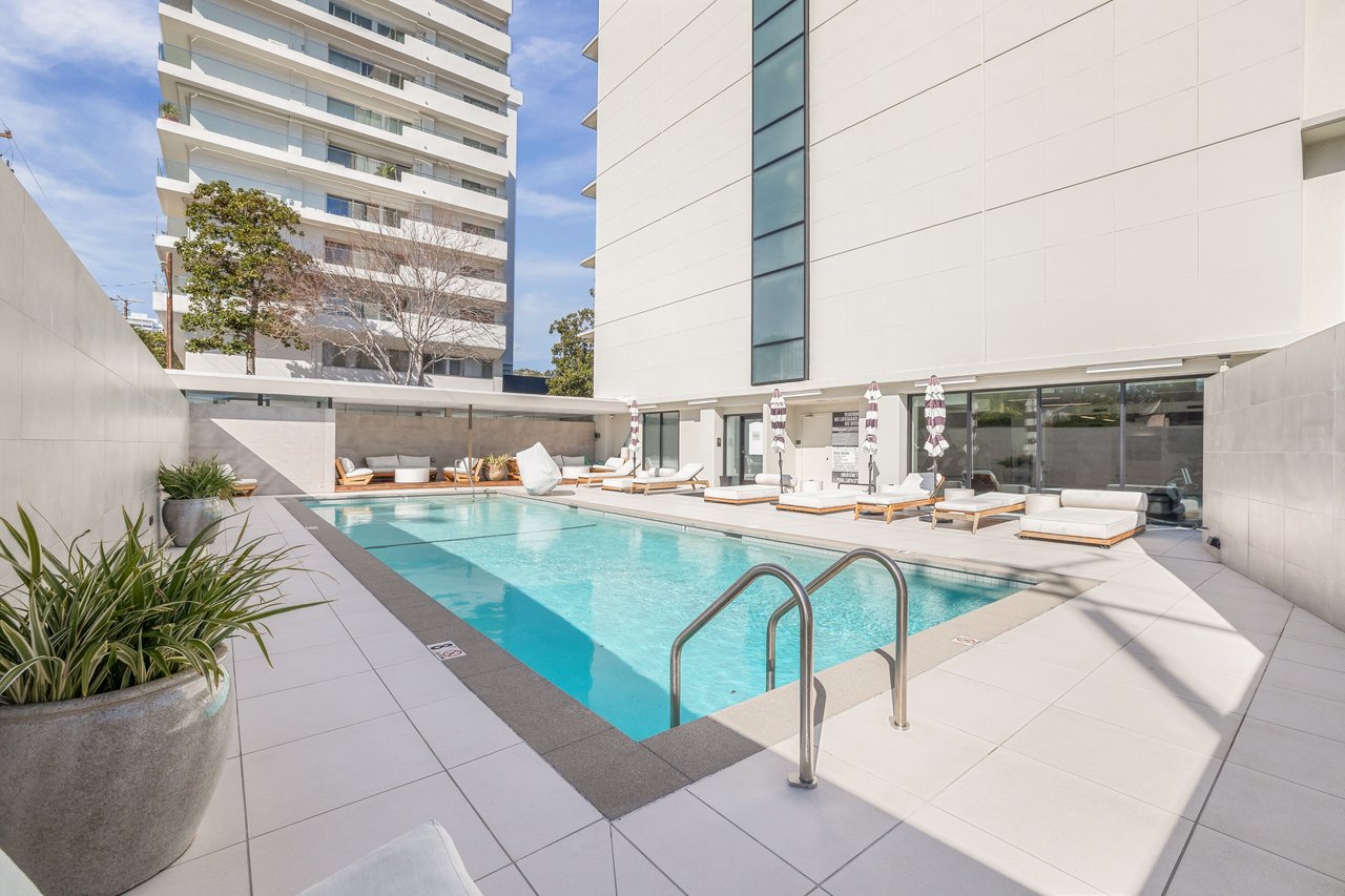 818 N Doheny Dr Unit: 607
