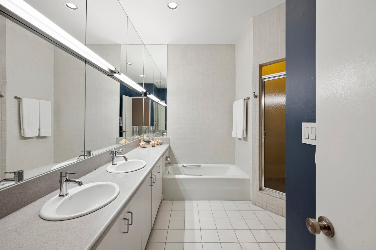 247 West 12th Street Unit: 1D