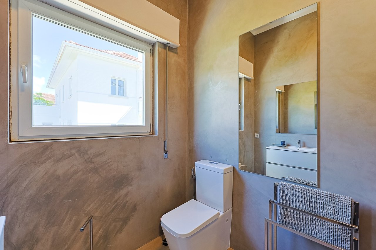 Stylish Renovated 5-Bedroom Villa with Pool in Monte Estoril’s Prestigious Avenida de Portugal