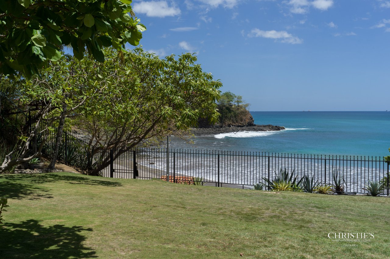 Casa Playa Bonita | Beachfront Luxury Estate in Playa Flamingo