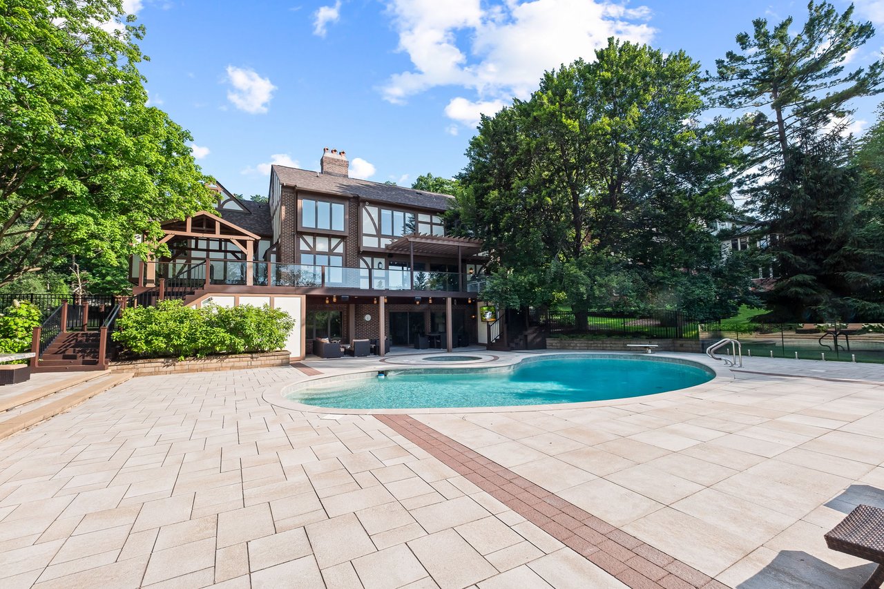 260 Woodwind Dr, Bloomfield Hills