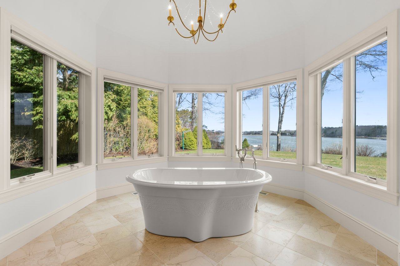 Breathtaking views over West Bay and Eel River