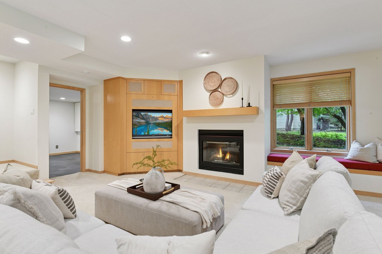 2487 Crowne Hill Road, Minnetonka