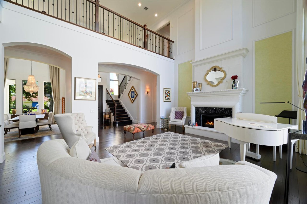 1950 Portage Landing N