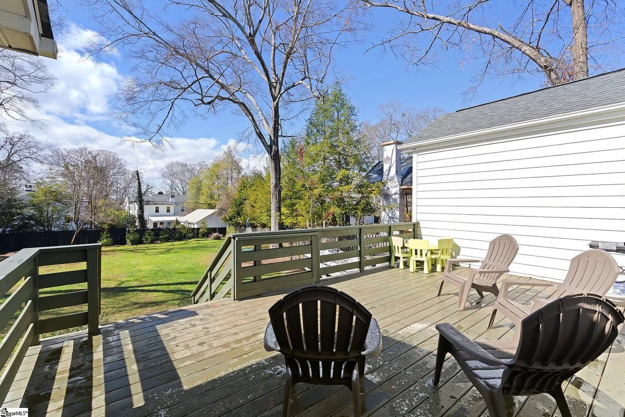 22 N Brookwood Dr