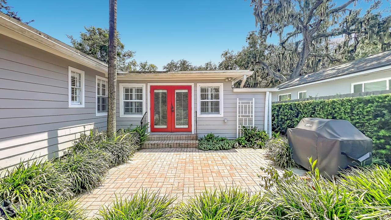 Three-Bedroom Two-Bathroom Bungalow in Orlando's Beverly Shores