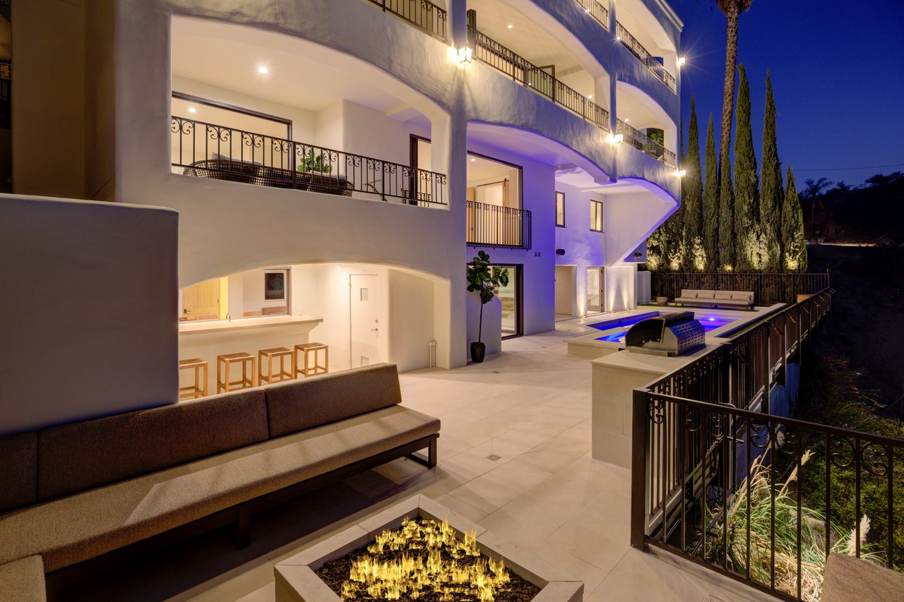7212 Mulholland Dr, Hollywood Hills