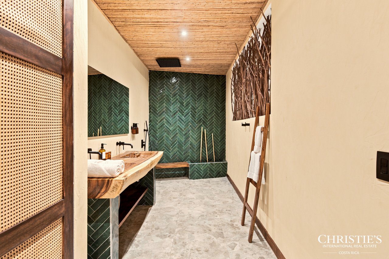 LE CLOS - An Exclusive Three-Residence Estate 