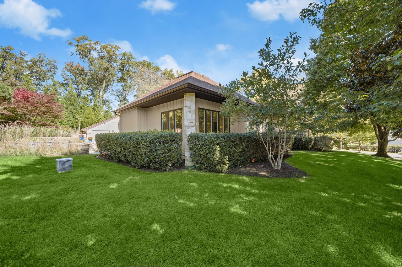 668 Broadwater Way