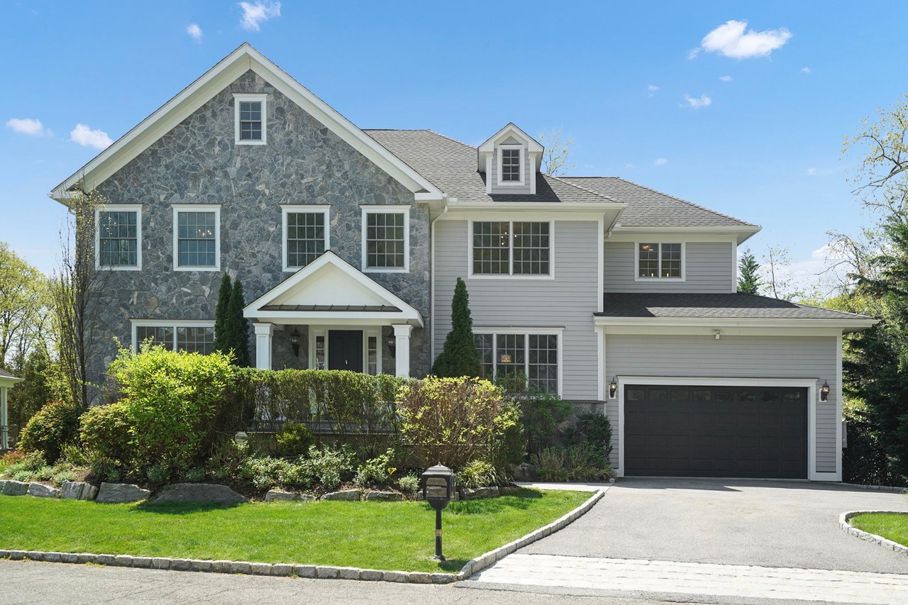 1 Pinebrook Hollow Dr New Rochelle, NY 10804