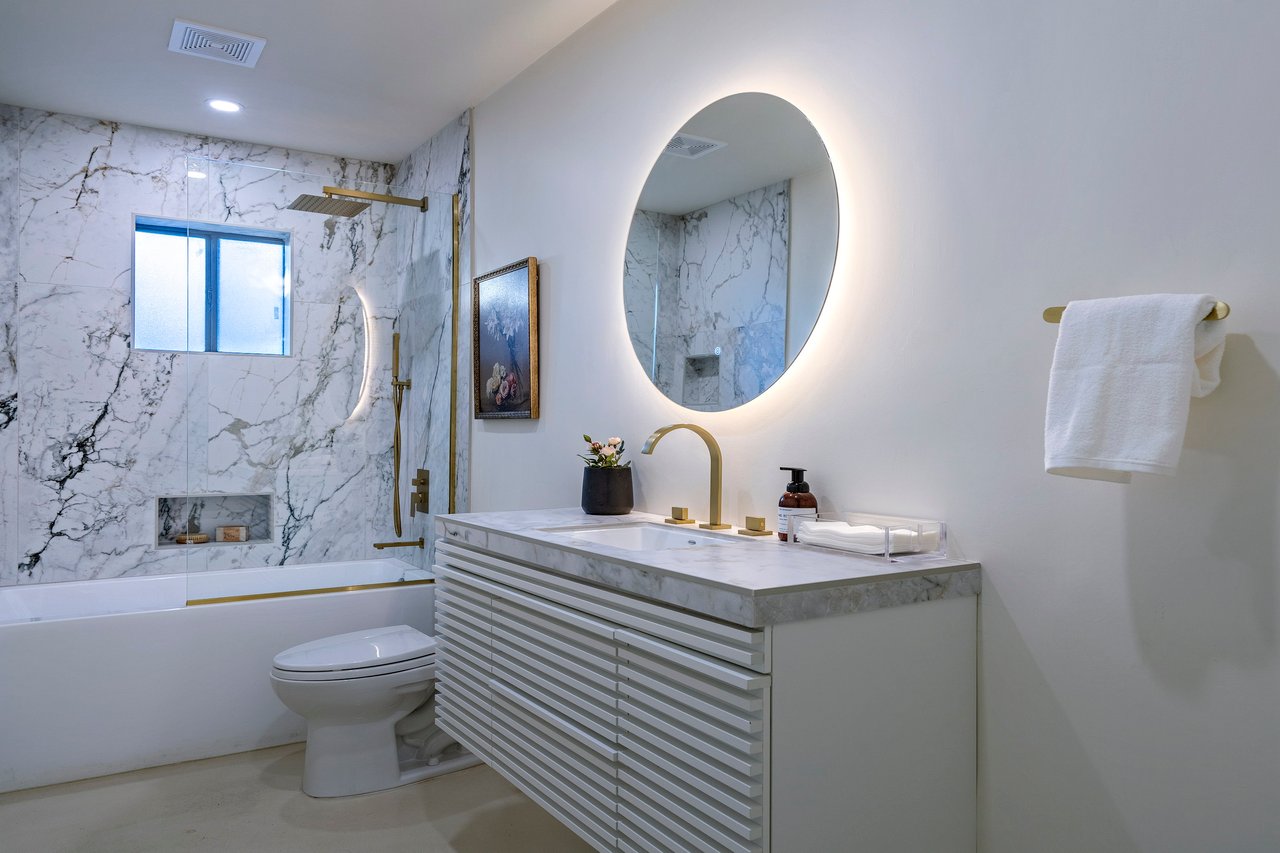 1005 W Emerine Drive