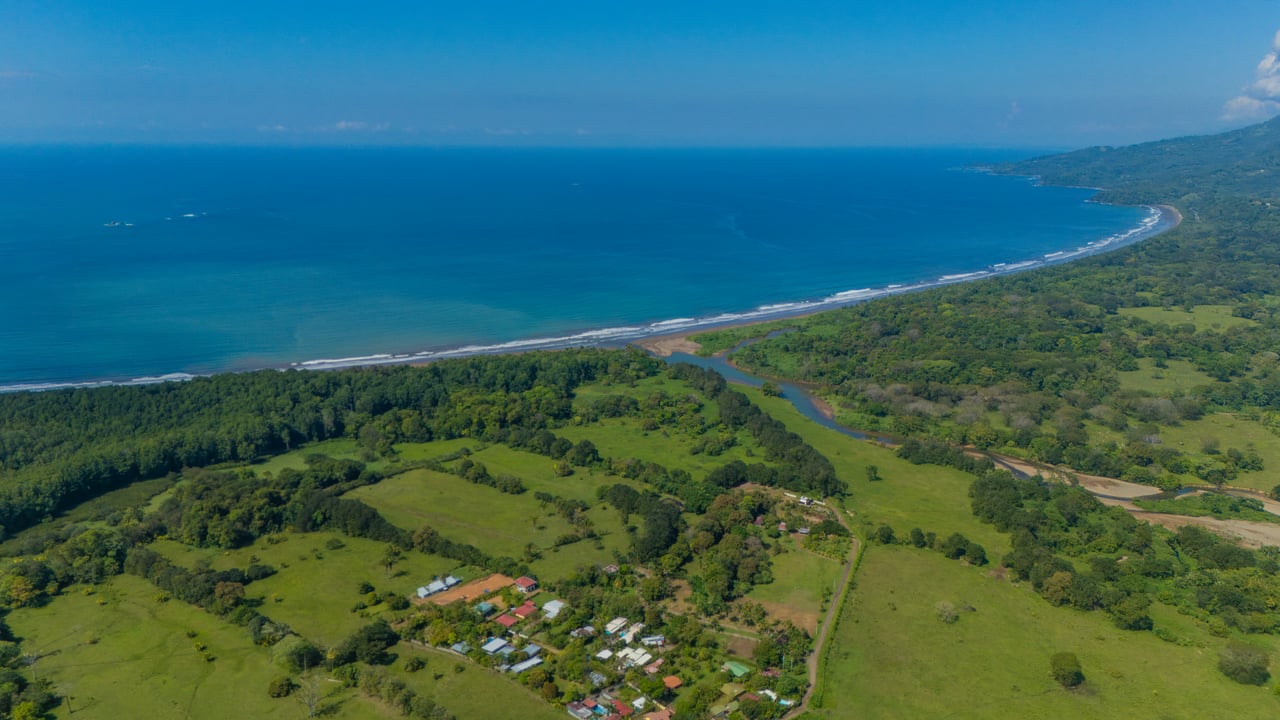 Apartments within Walking Distance to the Beach In Uvita – 0.21 Acres