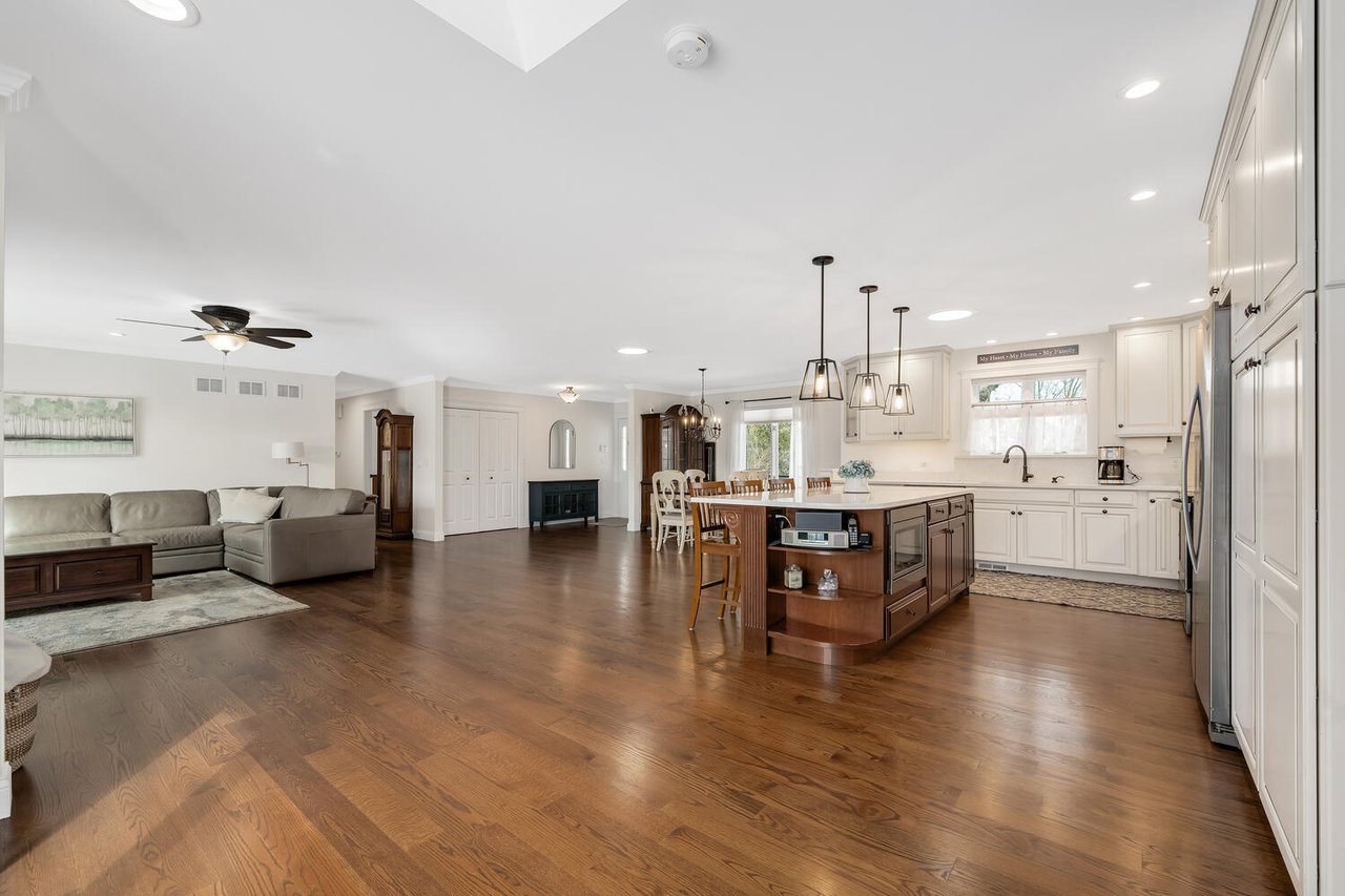 3N010 Woodview Dr West Chicago Sold at $290 Per Square Foot