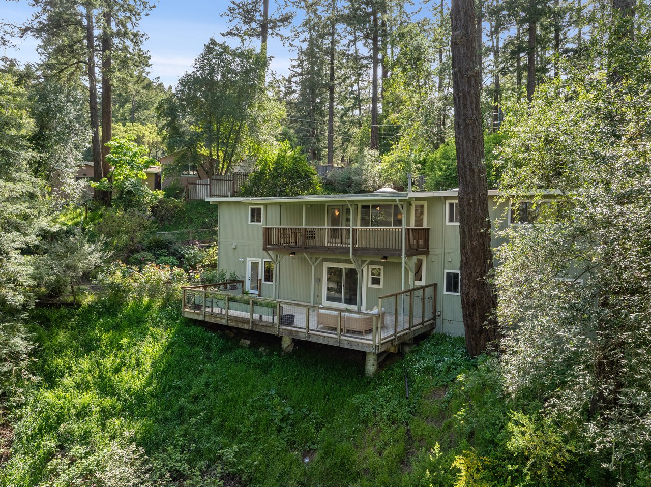 16 Ivy Ln