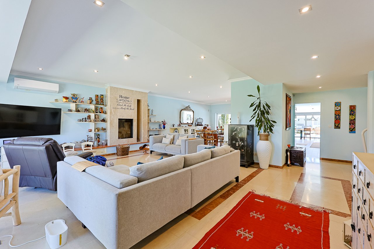 Exclusive 4,000 m² Estate in Azeitão with Tennis Court, Spa & Approved Development Project