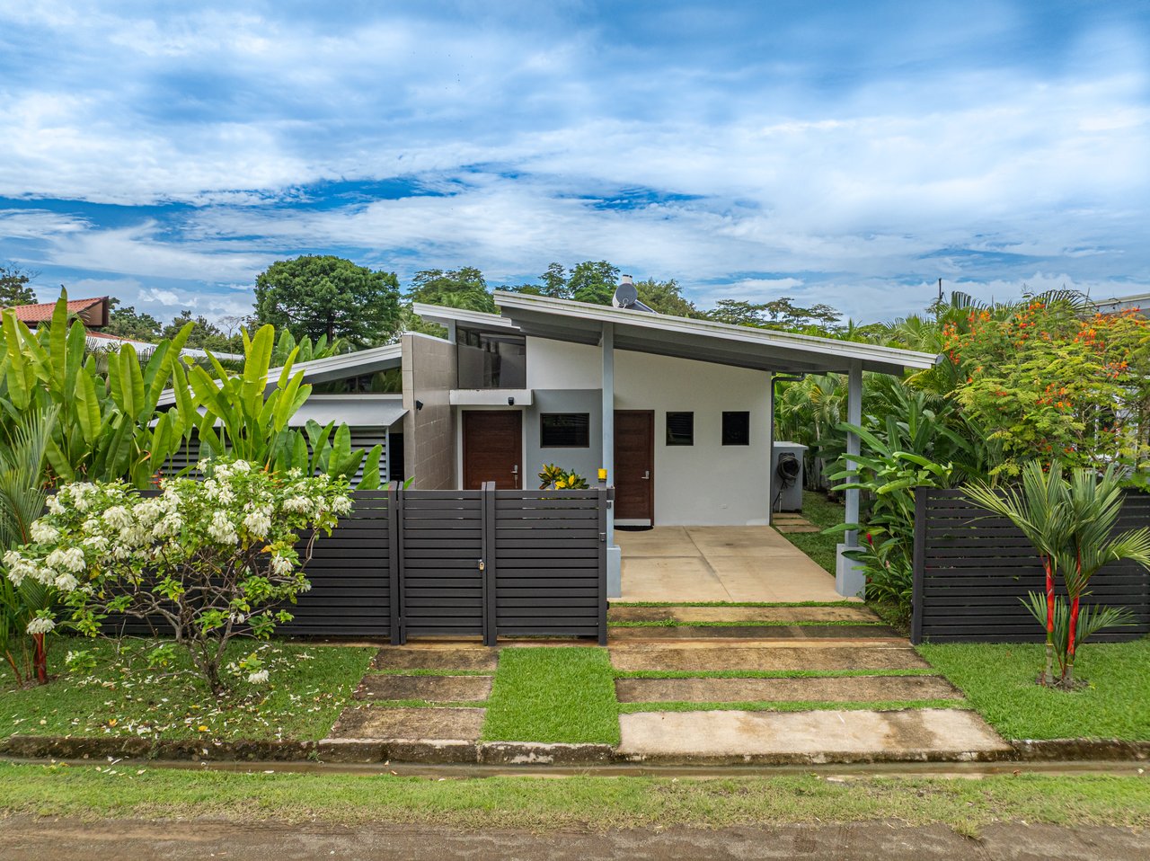 Uvita Home in Jardines del Sol with Private Pool and Dual Suites