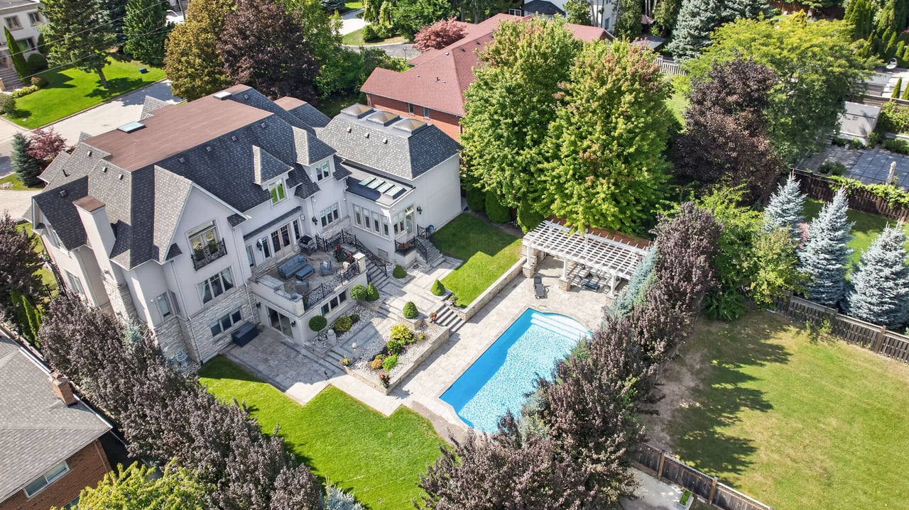 2513 Sharon Cres