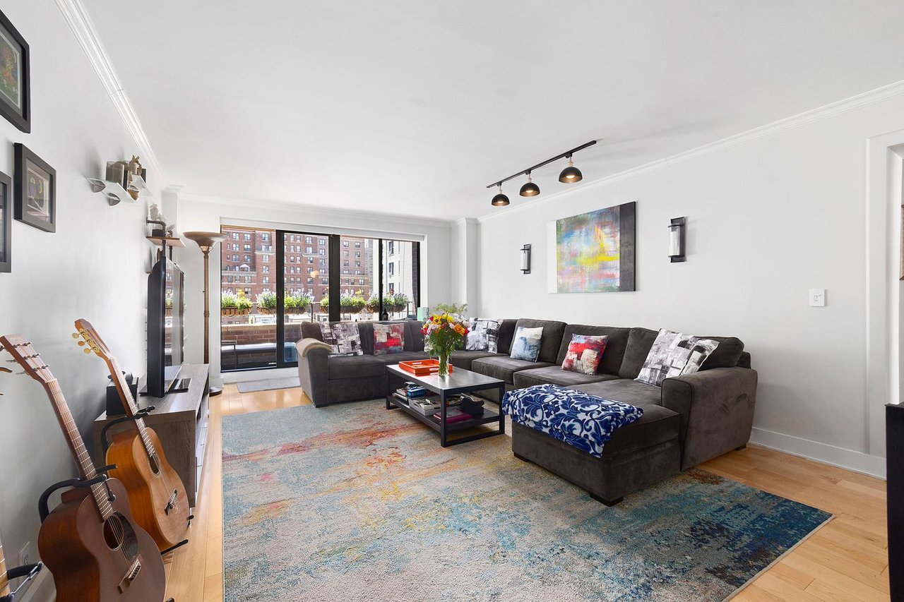 211 W 71st St #7A