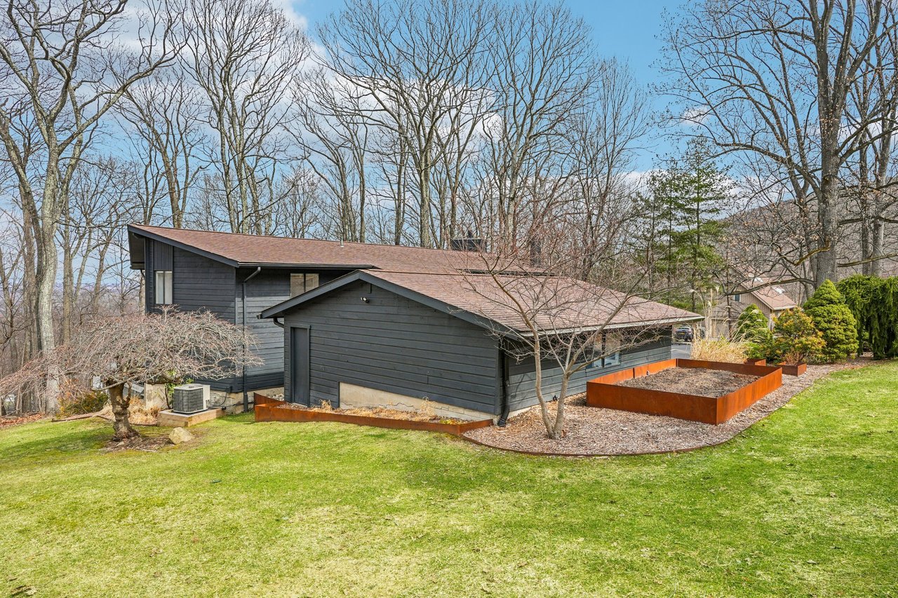 Cornwall Contemporary Wooded Retreat