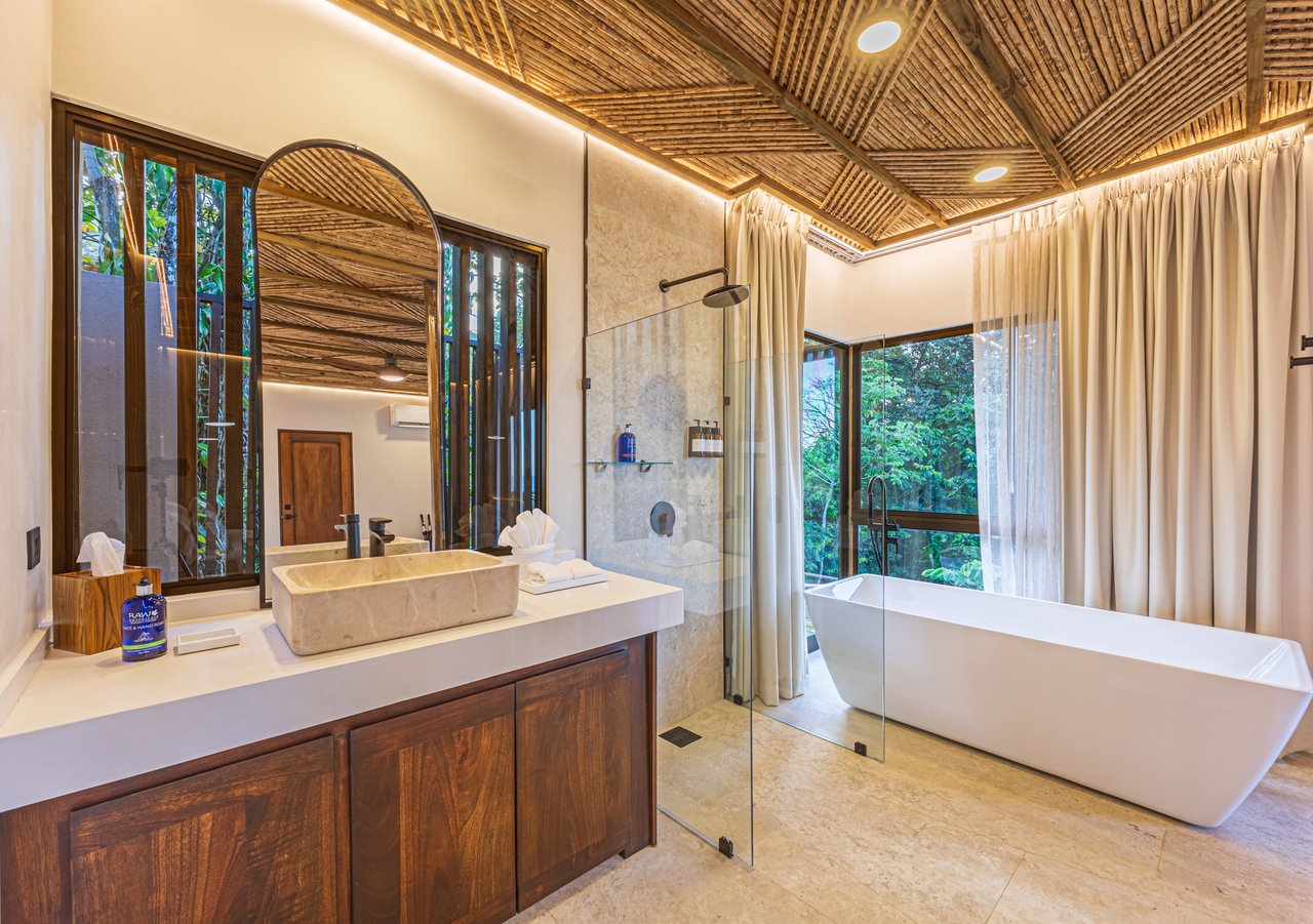 Luxury Hotel Boutique with Ocean Views | Walking distance to the beach | 13.2 Acres