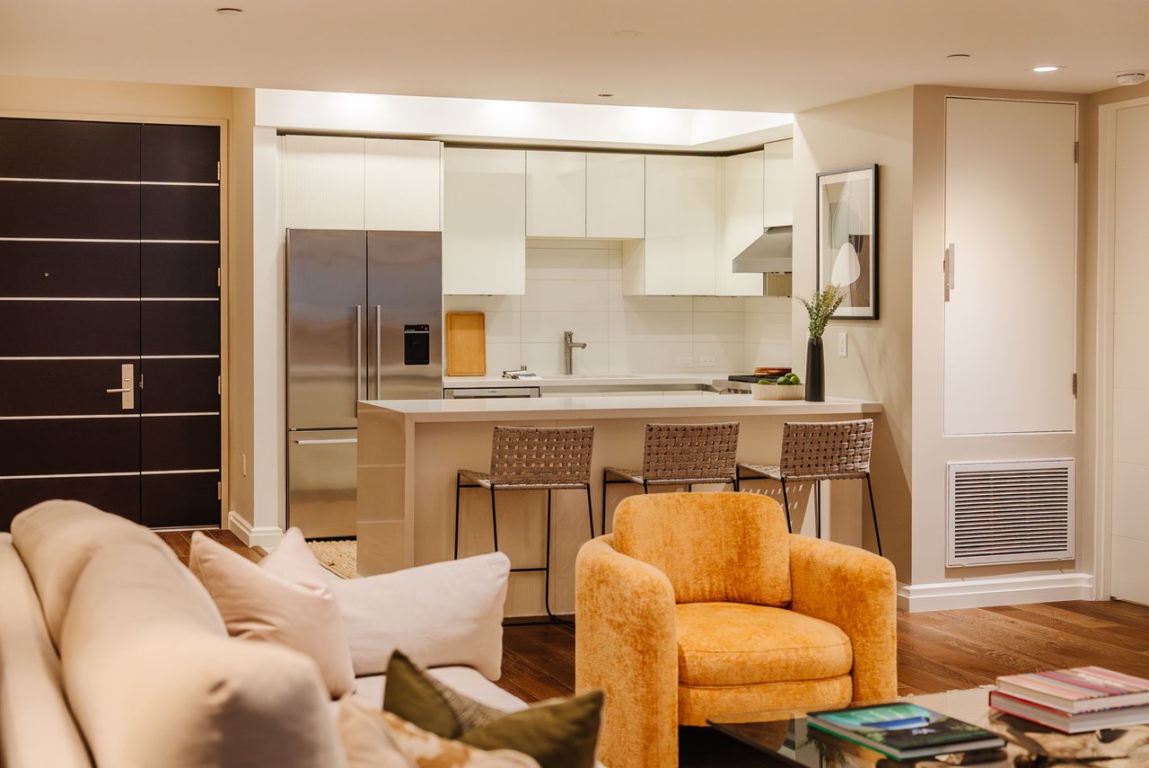 441 S Barrington Ave Unit: 109, Brentwood 