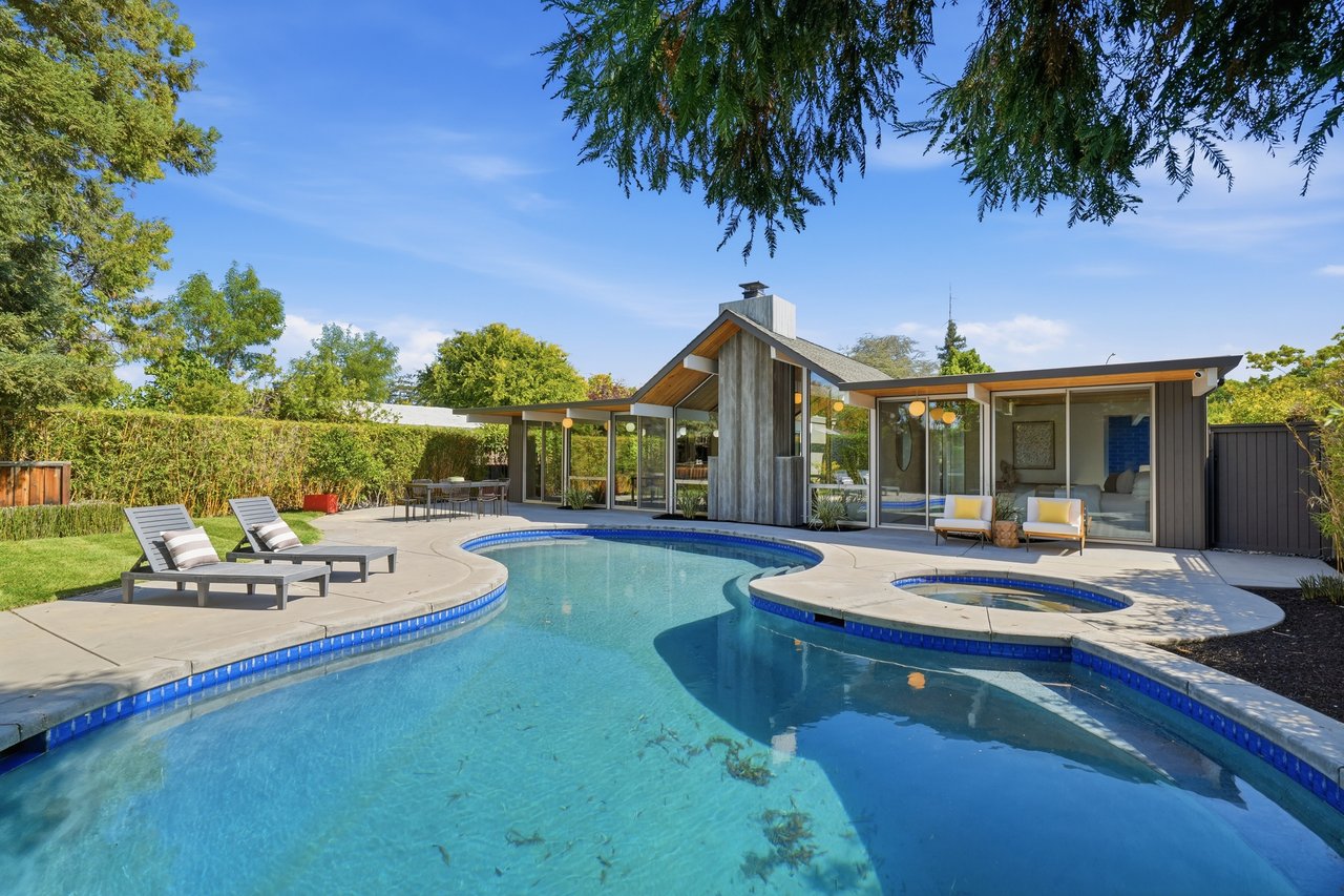 1109 Lorne WAY