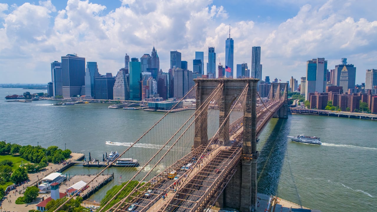 Pierhouse luxury condominium building in Brooklyn Heights overlooking Brooklyn Bridge Park, the East River, and the Manhattan skyline.