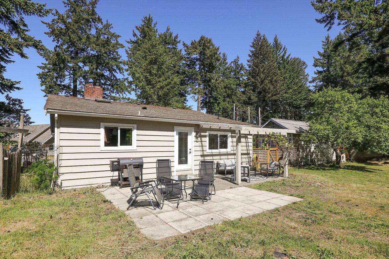 1143 Denny Rd