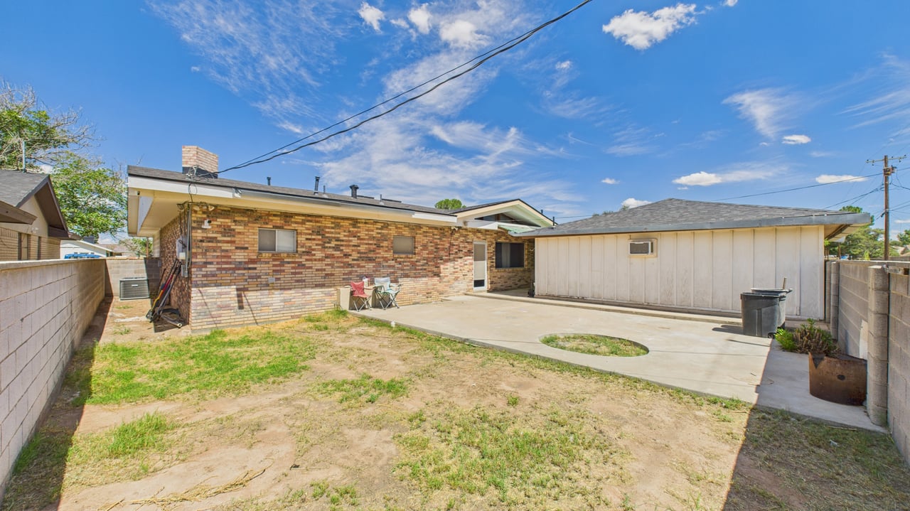 1734 W Jackson St
