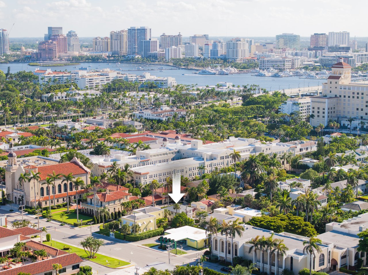 Charming Like New Residence In Town