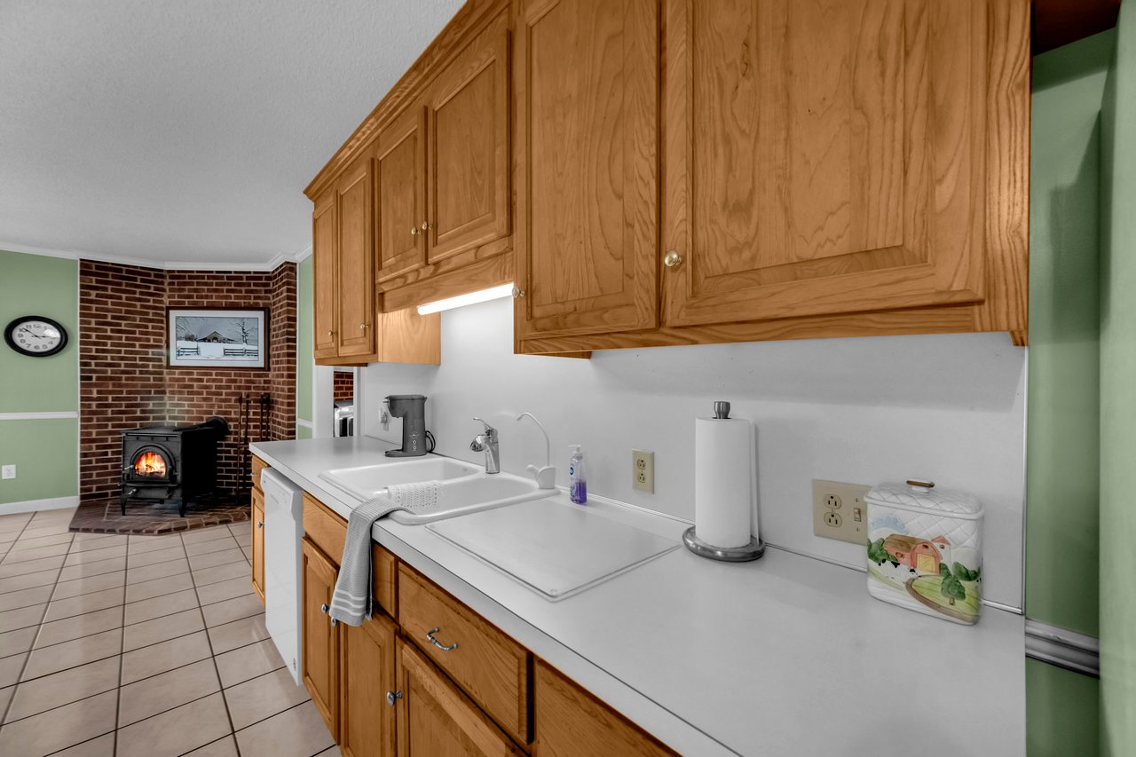 824 N Forest Hills School Rd