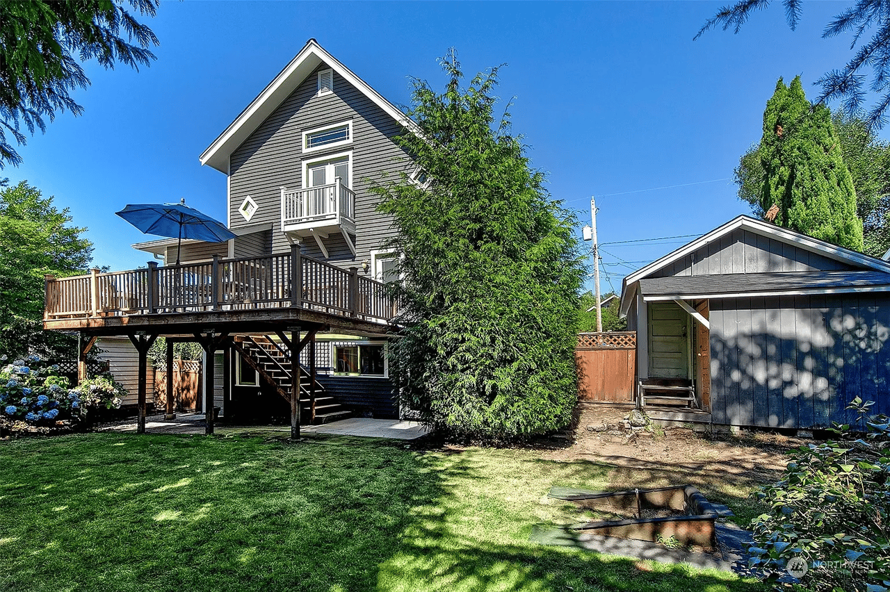 5529 Kenwood Place N