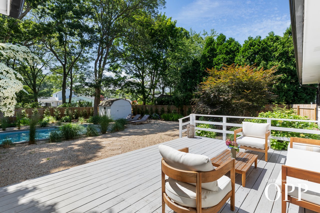 A BELLPORT VILLAGE RETREAT