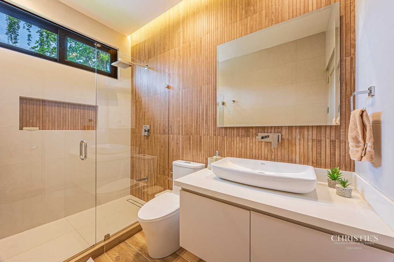 Casa Iguana Turnkey Tropical Paradise