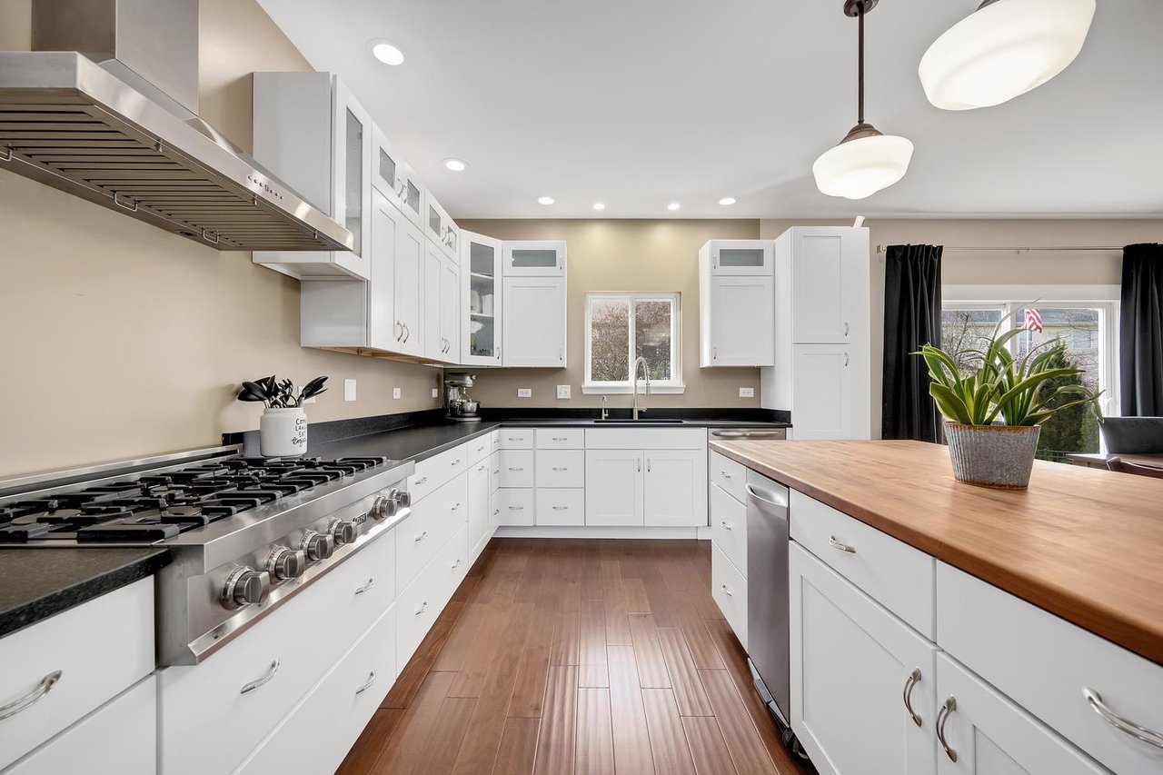 1234 Blackberry Creek Dr, Elburn IL – Updated Home with Space, Style, and a Prime Location