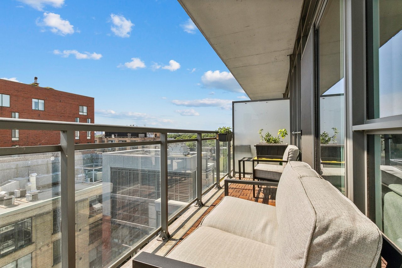 775 King St W Unit: 906