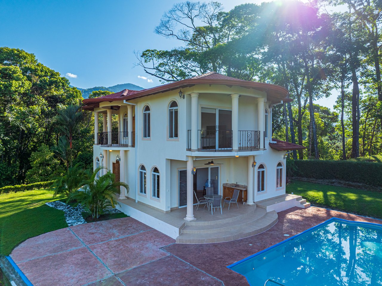 Elegant 3 Bedroom + Office Jungle Home in Puesta Del Sol, Ojochal