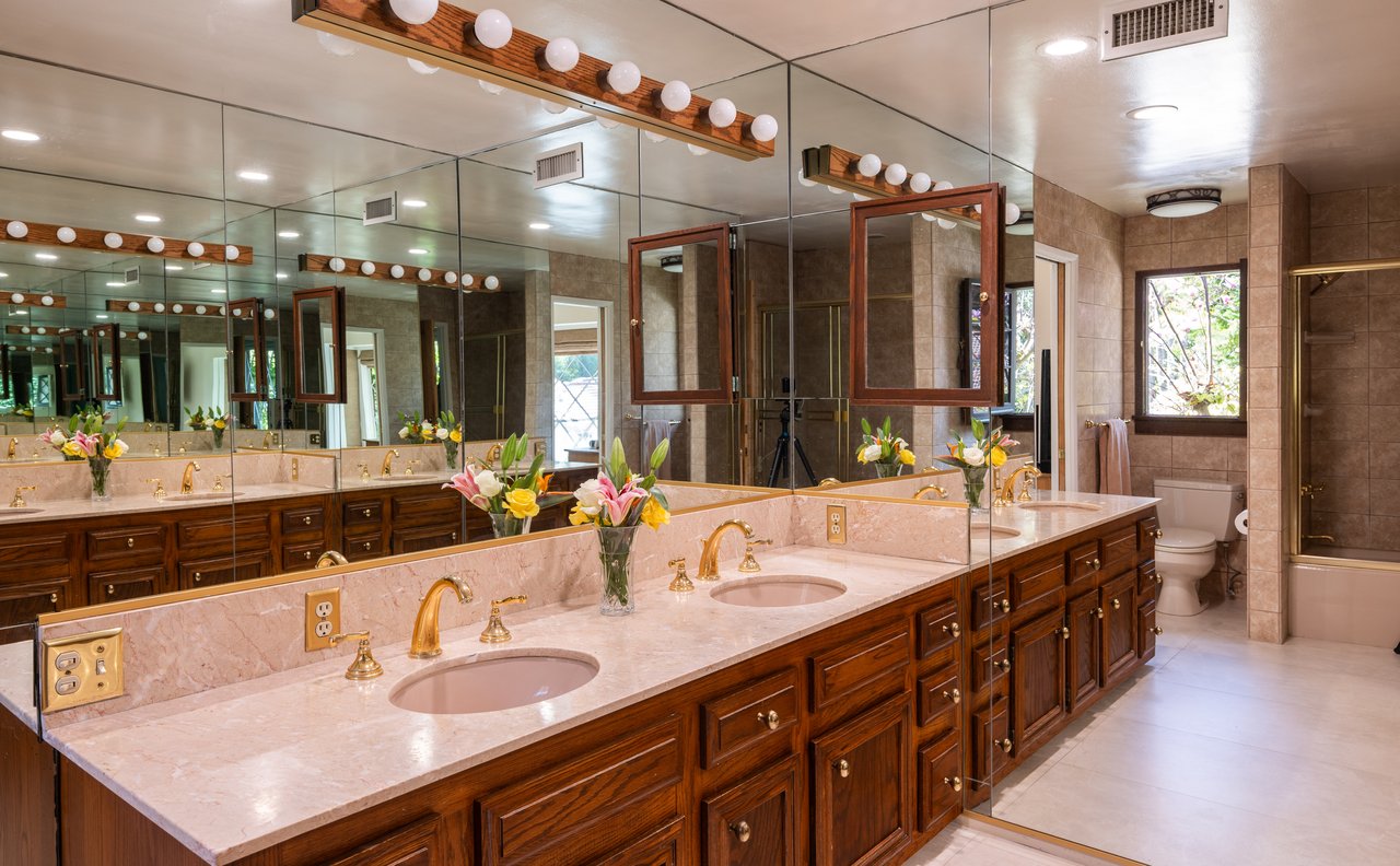 9415 Cherokee Ln, Beverly Hills