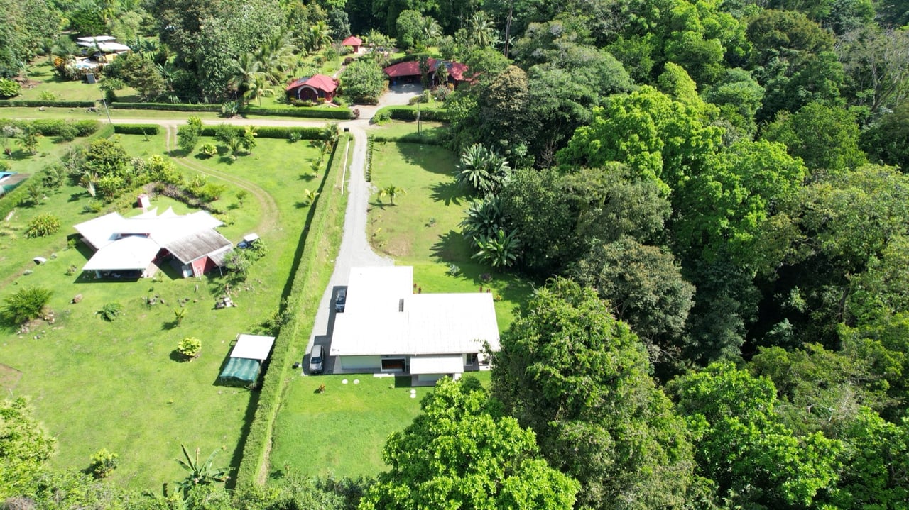 Stunning New Modern Home in Ojochal – Usable Lot Surrounded by Jungle and Creeks