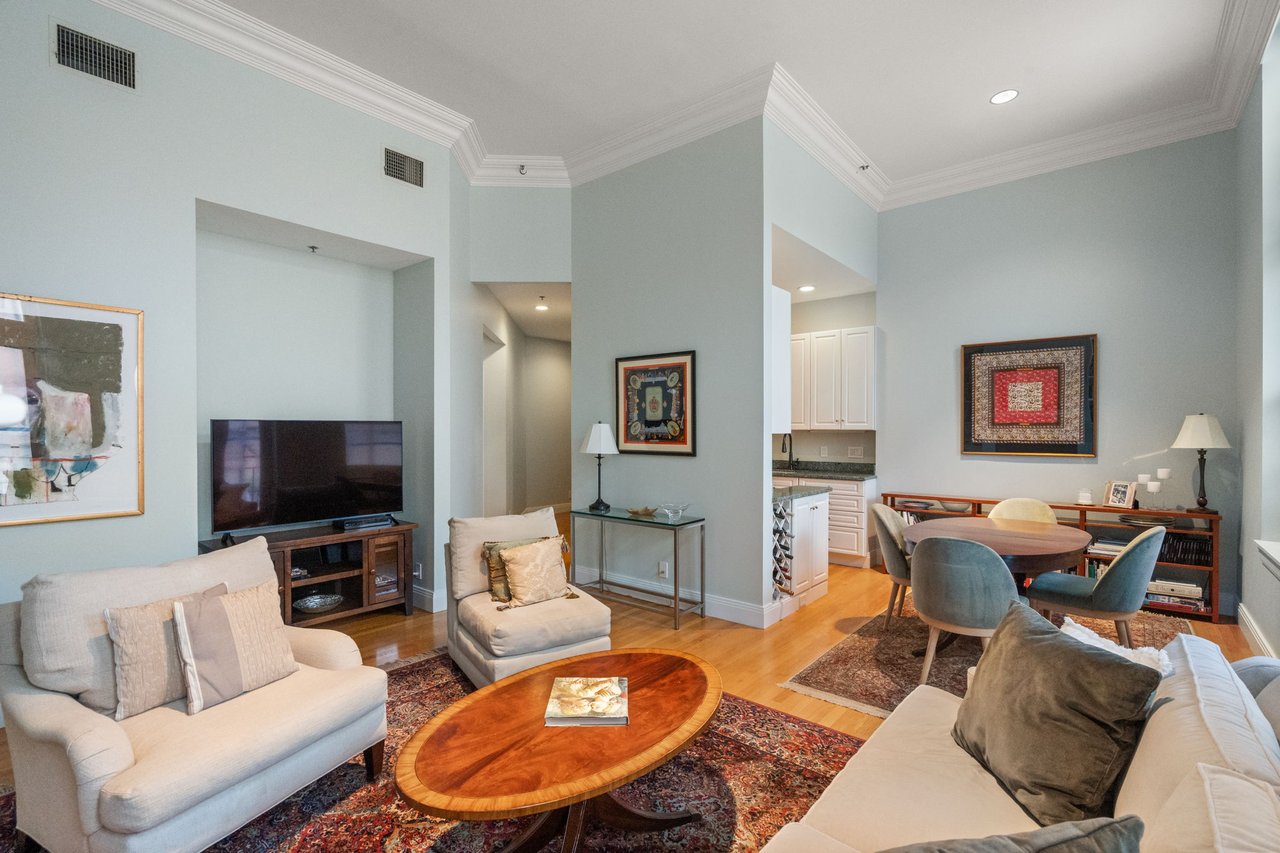 Exceptional Columbus Court Residence